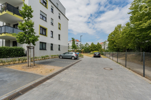 Great and quiet flat (Falkenhagener Feld)