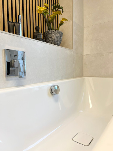 Exquisite apartment in a central location in Dresden with a large garden and top-notch amenities!