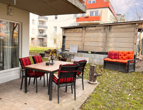 Exquisite apartment in a central location in Dresden with a large garden and top-notch amenities!