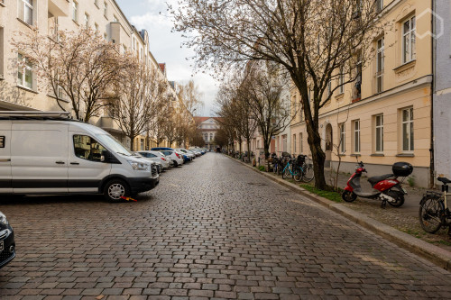 MODERN FURNISHED 1-BEDROOM APARTMENT IN CHARMING ALTBAU IN PRENZLAUER BERG