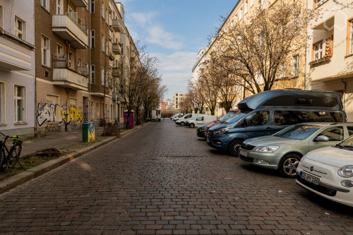 MODERN FURNISHED 1-BEDROOM APARTMENT IN CHARMING ALTBAU IN PRENZLAUER BERG