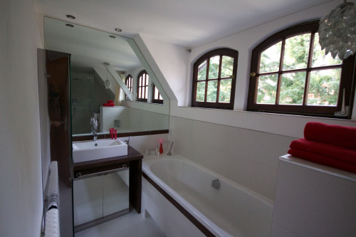 Loft mit Turmzimmer in Villa im Park und überwachtem Parkplatz - Gallery - 10