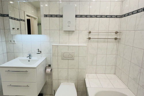 Newly Renovated & Modern: Fully Furnished 3-Bedroom Apartment near Düsseldorf - Gallery - 15