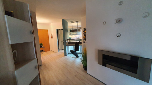 Schöne 2 Zimmer Wohnung mit Wintergarten in einem ruhigen Viertel