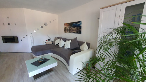 Schöne 2 Zimmer Wohnung mit Wintergarten in einem ruhigen Viertel