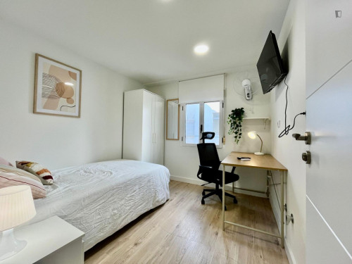 Neat and cosy single bedroom near Parque de Pignatelli