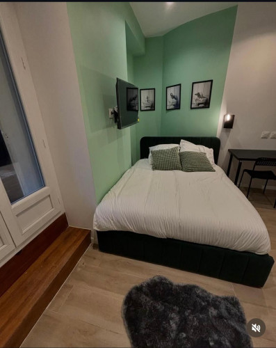 Magnifique studio rénové avec espace extérieur privatif