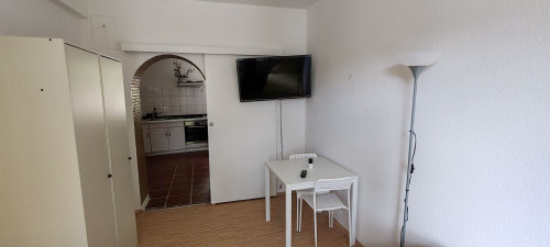 Spacious Workers Flat | 3 Bedrooms | 7 Beds | Free Parking