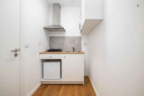 Charming studio next to Faculdade de Economia