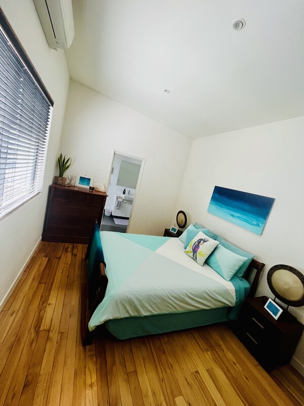 Large Master Bedroom With Private Ensuite(Single Bed) - 1