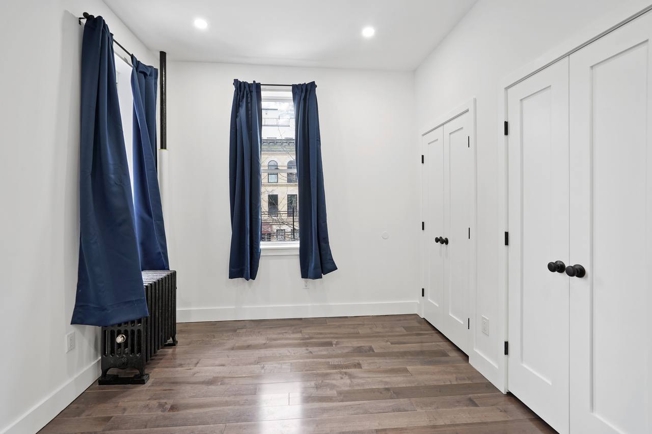 #377: Prospect Lefferts Gardens - Queen Bedroom D - 4