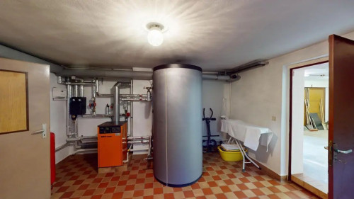 Centrally located yet quiet detached house with a beautiful large garden and urban infrastructure