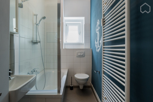 Neat & quiet suite in nice area