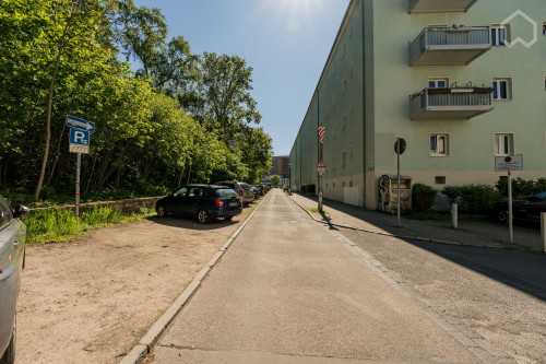 Neat & quiet suite in nice area