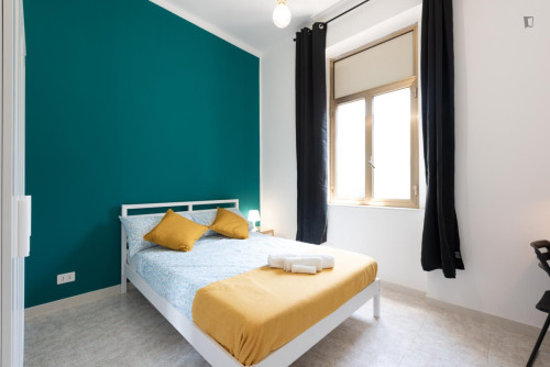 Bright double bedroom near Brigata Bari station