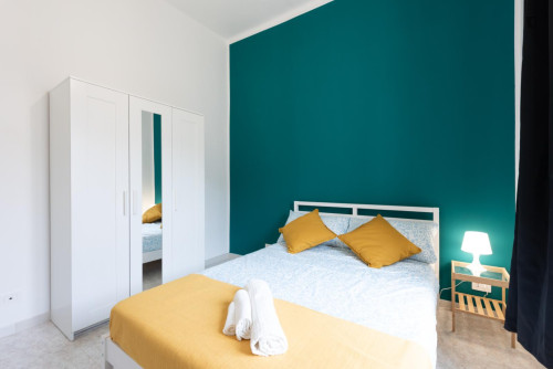Bright double bedroom near Brigata Bari station