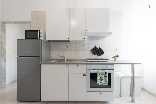 Bright double bedroom near Brigata Bari station