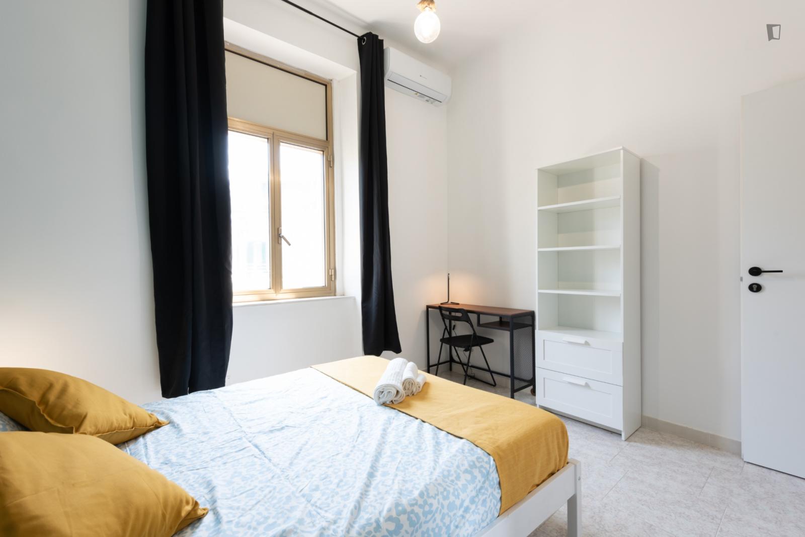  Bright Double Bedroom Near Brigata Bari Station  -  Bright double bedroom near Brigata Bari station  - Gallery -  1