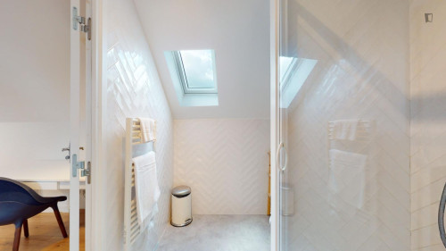 Sublime double ensuite bedroom with kitchenette, in Fontainebleau