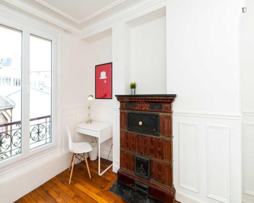 Double bedroom in 4-bedroom apartment close to Gare du Nord