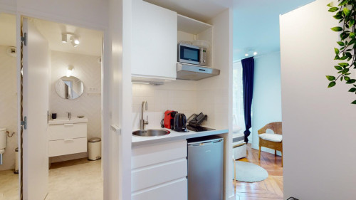 Delightful double ensuite bedroom with kitchenette, in Fontainebleau