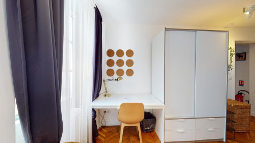 Delightful double ensuite bedroom with kitchenette, in Fontainebleau