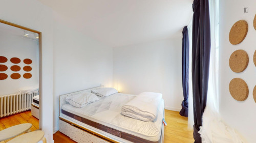 Marvellous double ensuite bedroom with kitchenette, in Fontainebleau