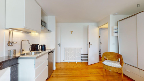 Excellent double ensuite bedroom with kitchenette, in Fontainebleau