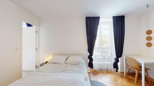 Comfy double ensuite bedroom with kitchenette, in Fontainebleau