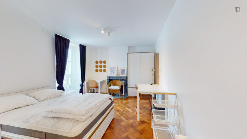 Comfy double ensuite bedroom with kitchenette, in Fontainebleau