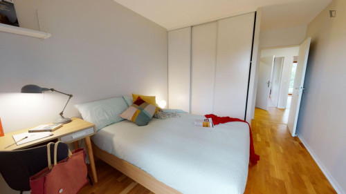 Double ensuite bedroom near Parc de l'île Saint-Germain