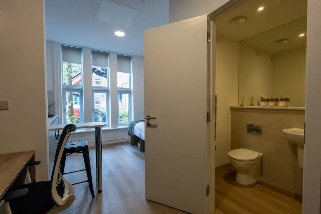 7 Bed Premium En Suite - 61