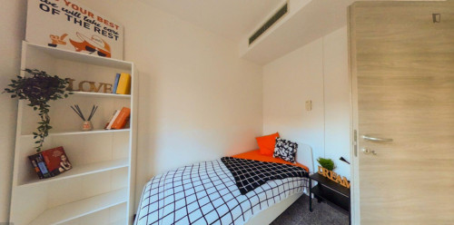 Neat double bedroom in the centre of Cagliari
