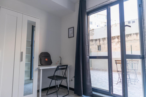 Neat double bedroom in the centre of Cagliari