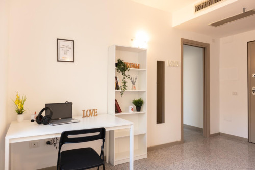 Very nice double bedroom in the centre of Cagliari