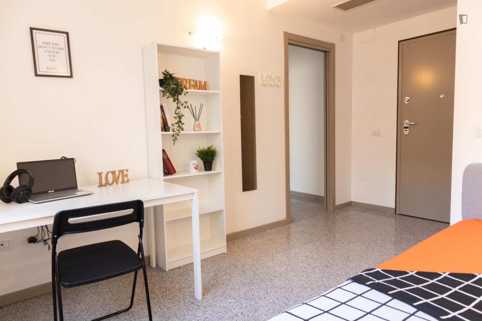  Very Nice Double Bedroom In The Centre Of Cagliari  -  Very nice double bedroom in the centre of Cagliari  - Gallery -  1