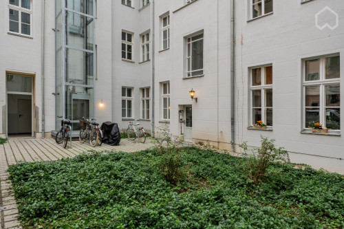 Beautiful 1-room apartment in Prenzlauer Berg with fiber optic internet
