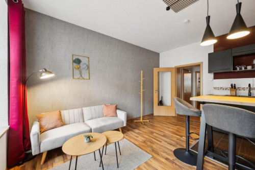 Cosy flat with box-spring bed, terrace and private parking space
