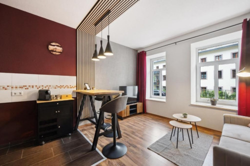 Cosy flat with box-spring bed, terrace and private parking space