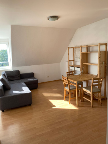 Beautiful, fully furnished 1.5-room attic apartment with south-facing balcony in Tegel