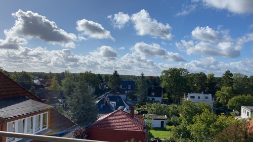 Beautiful, fully furnished 1.5-room attic apartment with south-facing balcony in Tegel