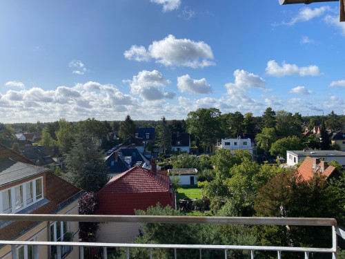 Beautiful, fully furnished 1.5-room attic apartment with south-facing balcony in Tegel