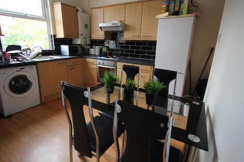 7-trelawn-street-leeds-67290773720260207053140AM
