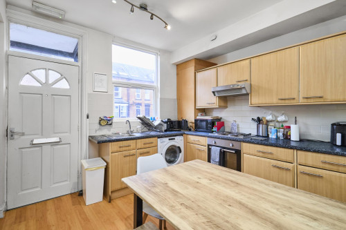 14-trelawn-avenue-leeds-81911576020260214062530AM