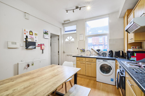 14-trelawn-avenue-leeds-87819438920260214062529AM