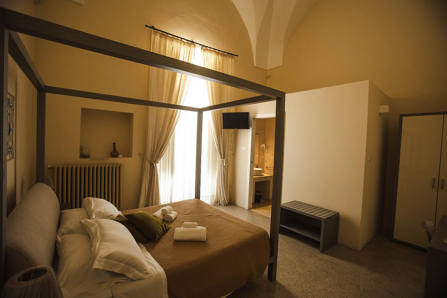 Double Room With Balcony - 16