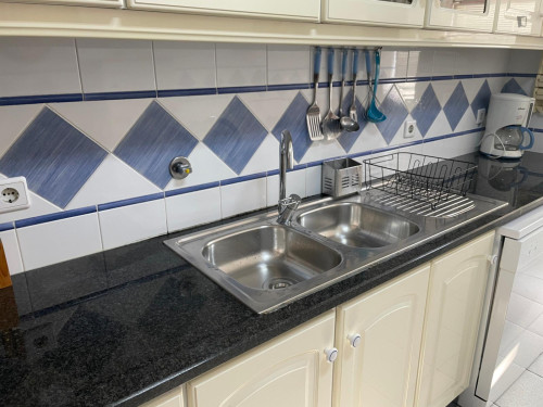 Pleasant bedroom near ISEC and Coimbra shopping