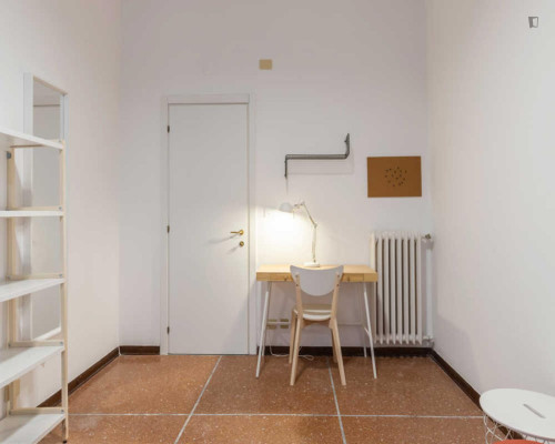 Neat double bedroom in the centre of Bologna