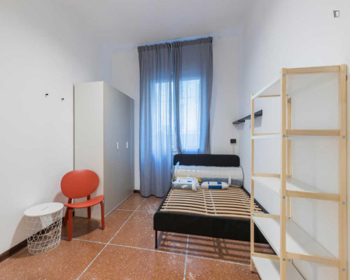 Neat double bedroom in the centre of Bologna