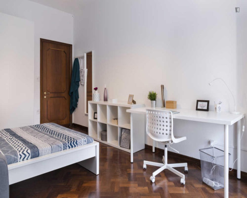 Bright double bedroom in the Saragozza district  - Gallery -  5